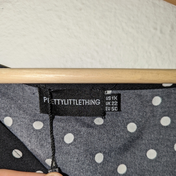 PrettyLittleThing Ruched Polka Dot Bodycon Dress - Picture 8 of 9